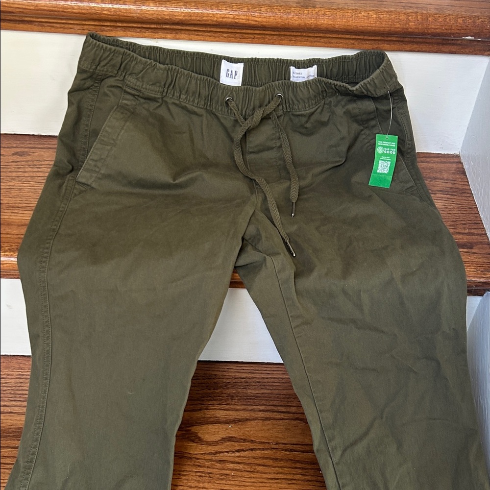 NWT GAP Men's Khaki Green Chinos - small tall